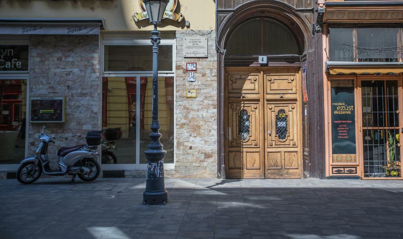 Budapest Passage 2 — Photos 3